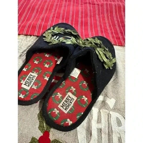 Merry Moments GET LIT Slippers Men’s size 7-8, Women’s size 9-10 - Picture 5 of 7